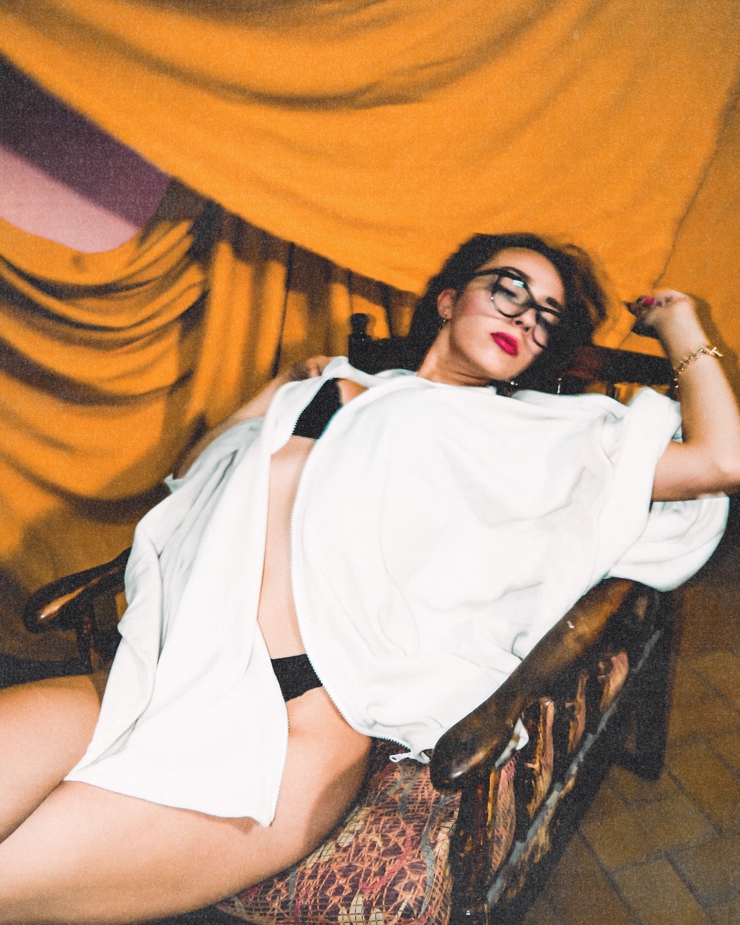 Şıklığın sıcaklığı beyaz polar panço - melongeneCo