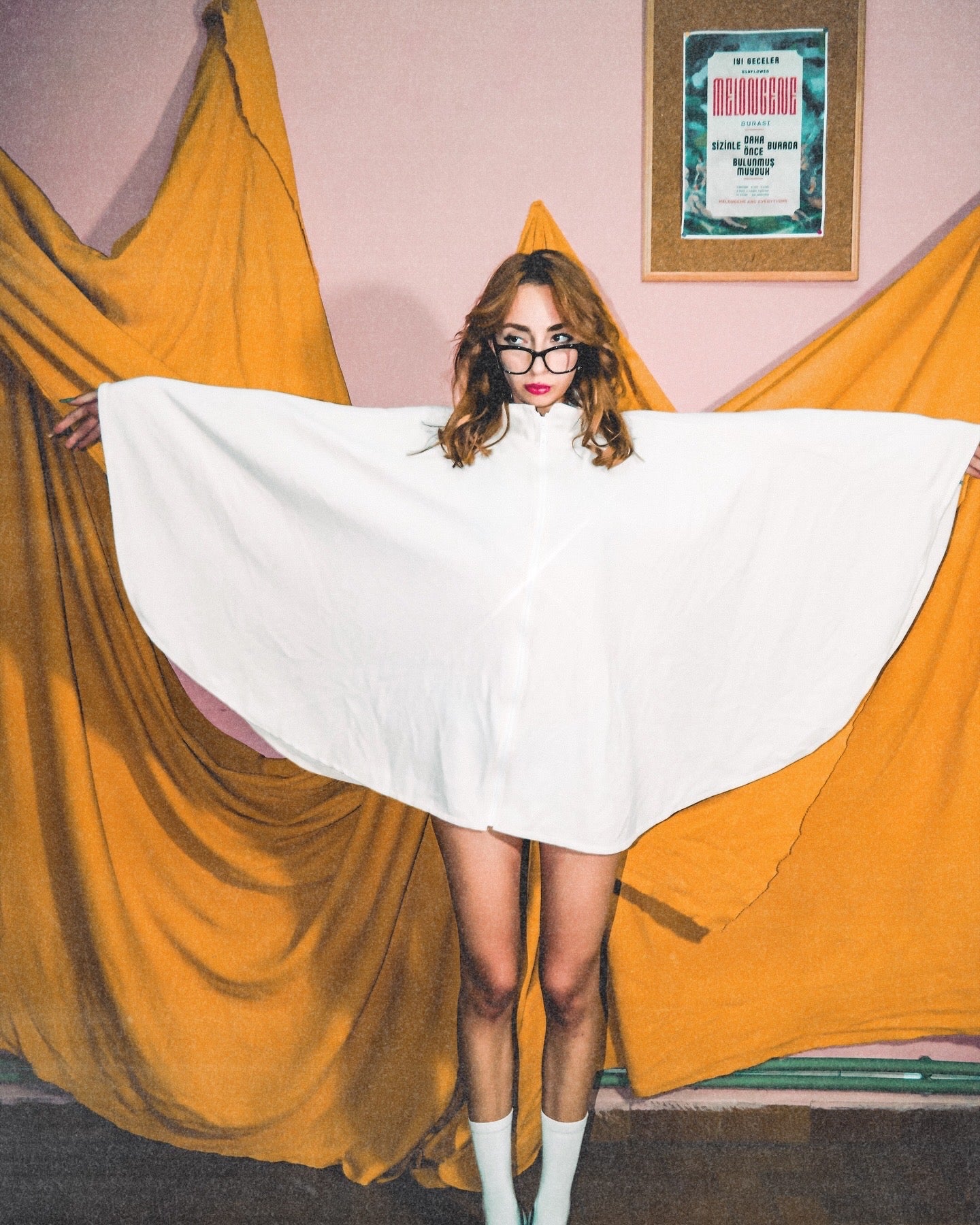 Şıklığın sıcaklığı beyaz polar panço - melongeneCo