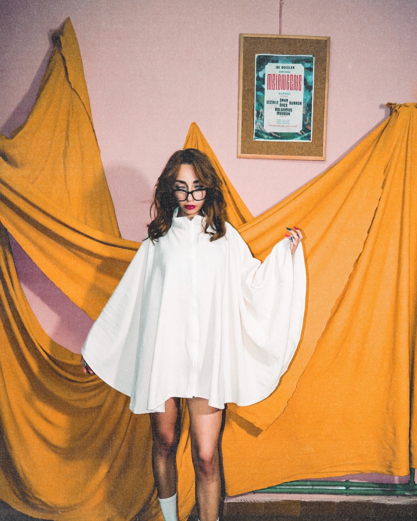 Şıklığın sıcaklığı beyaz polar panço - melongeneCo