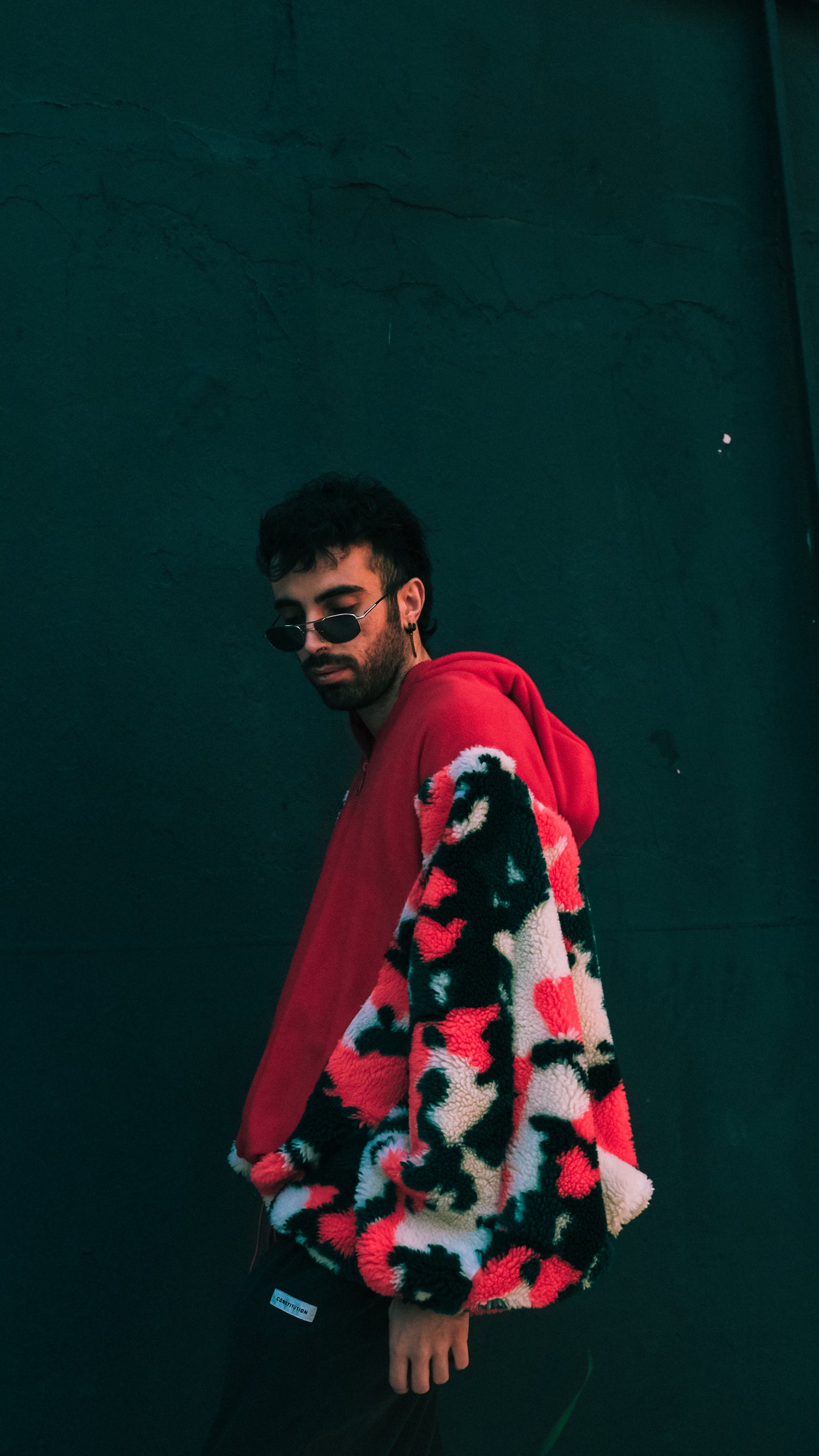 Kırmızı yara kol peluş sweatshirt