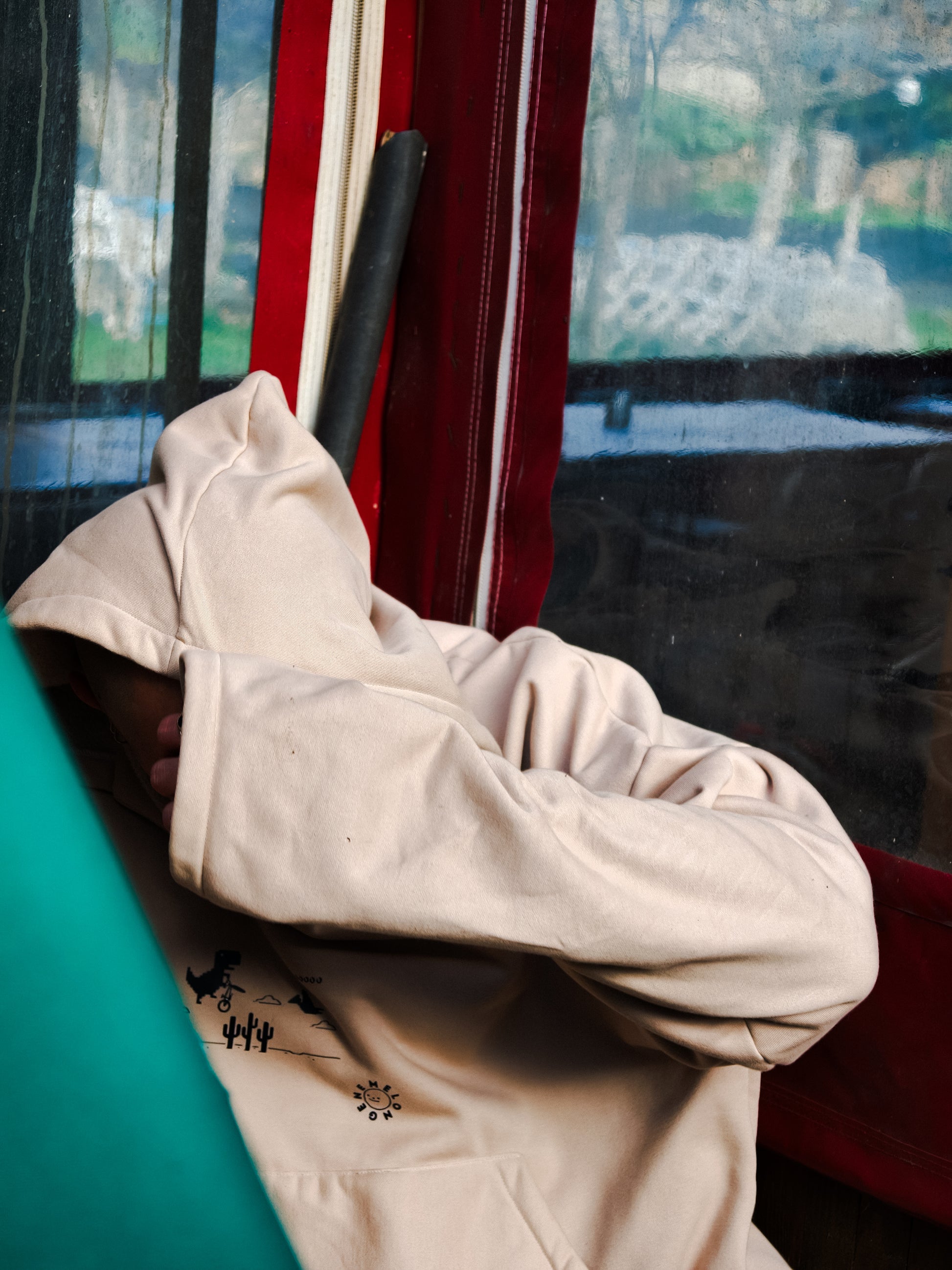 No internet dinasour Bej açık yakalı hoodie - melongeneCo