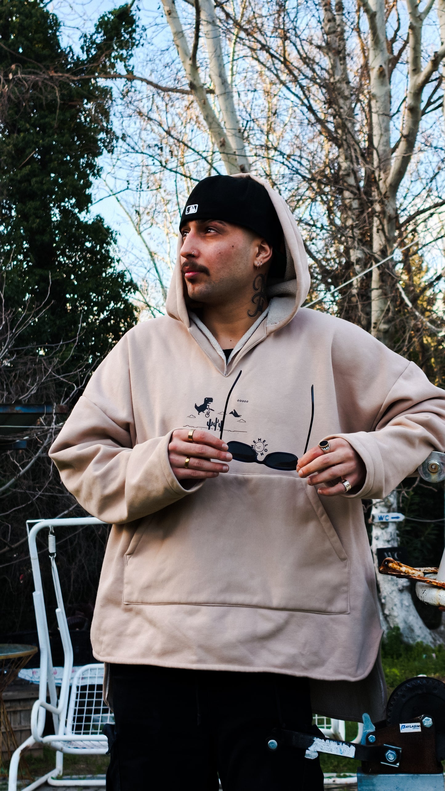 No internet dinasour Bej açık yakalı hoodie - melongeneCo