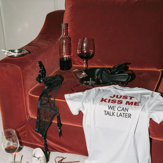 Just kiss me we talk later oversize beyaz tişört