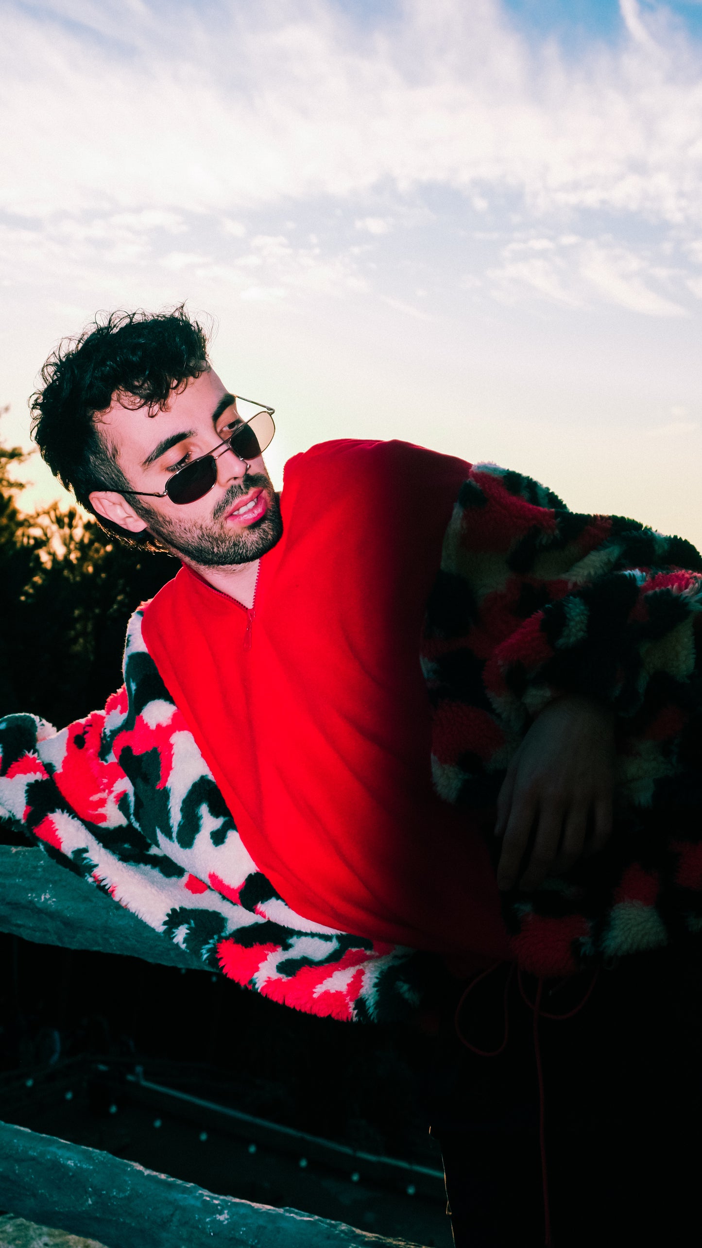 Kırmızı yara kol peluş sweatshirt