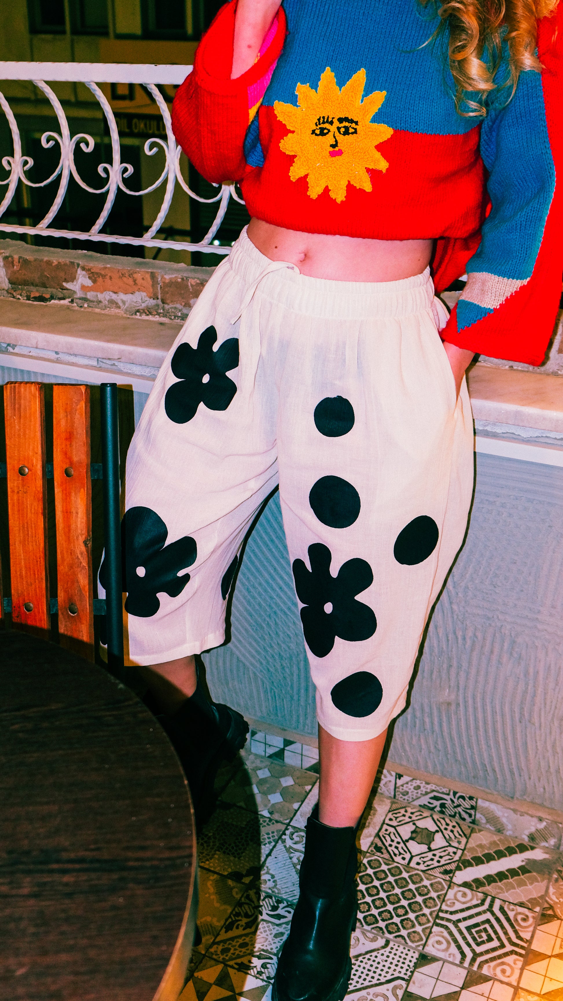 Şile bezi siyah çiçekli uzun şort - melongeneCo