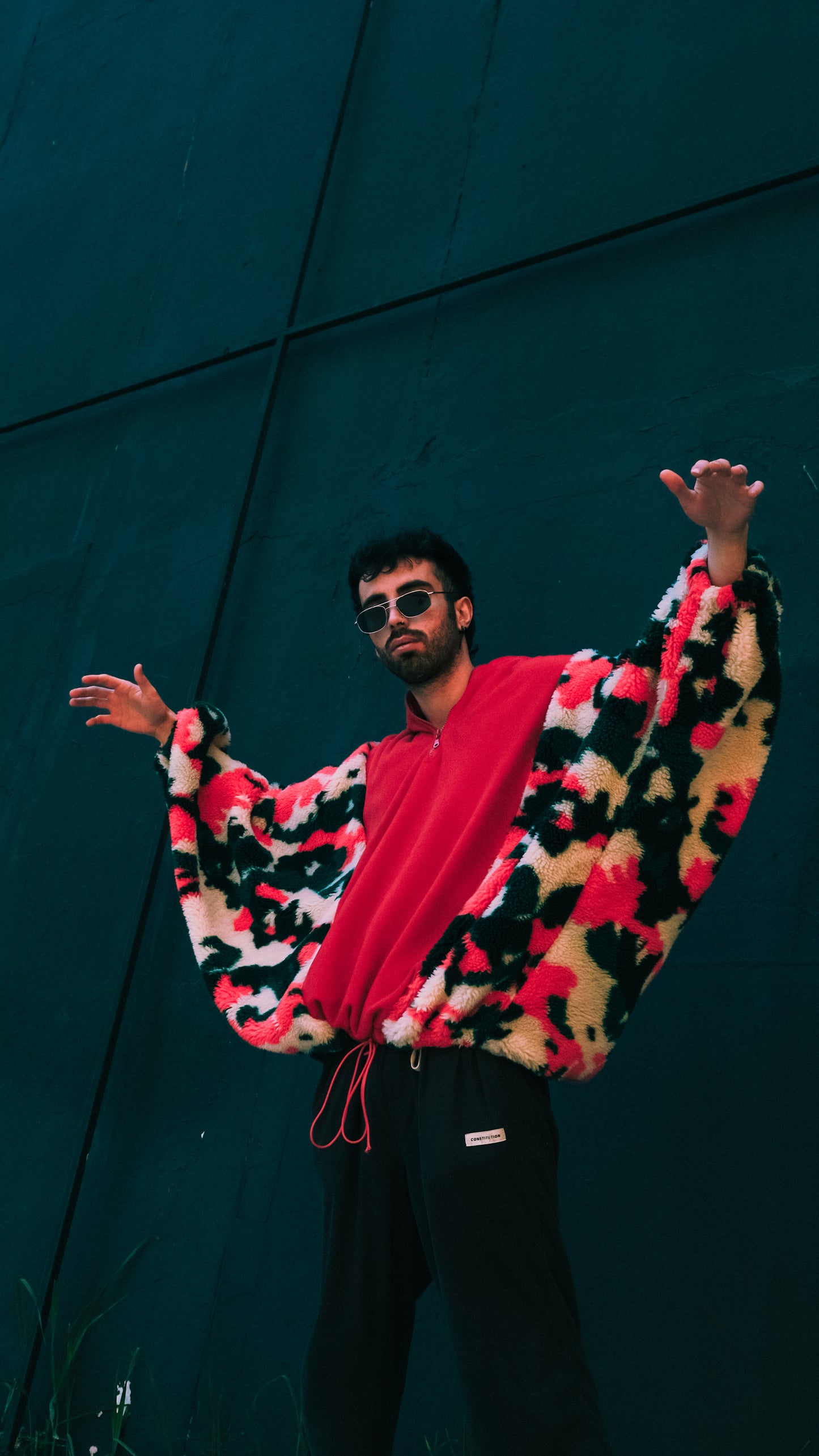 Kırmızı yara kol peluş sweatshirt