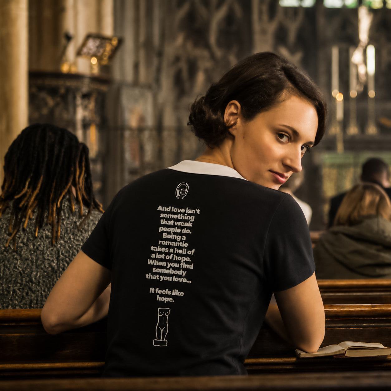 fleabag / love story edition beyaz yakalı, siyah tişört - melongeneCo