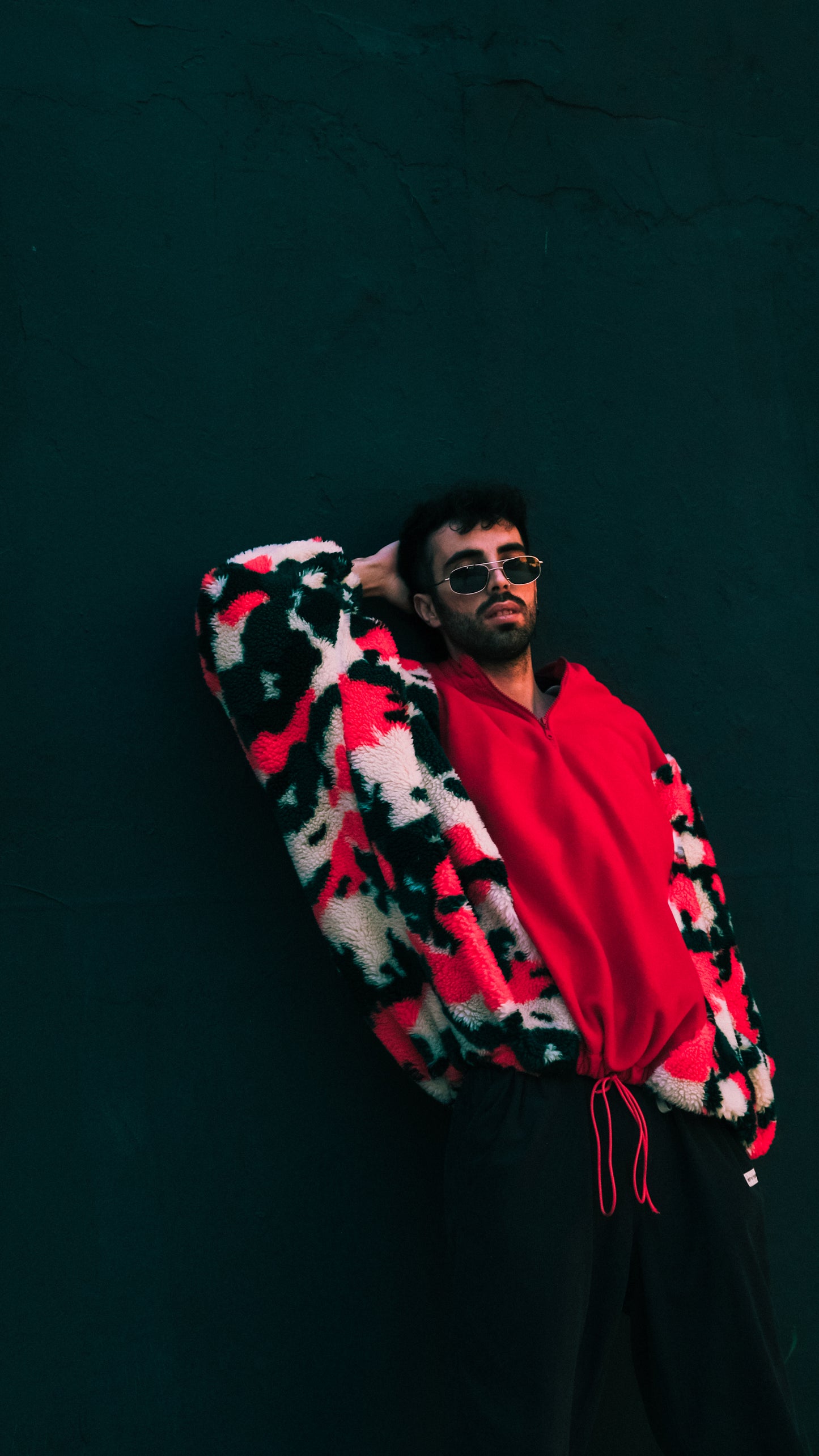 Kırmızı yara kol peluş sweatshirt