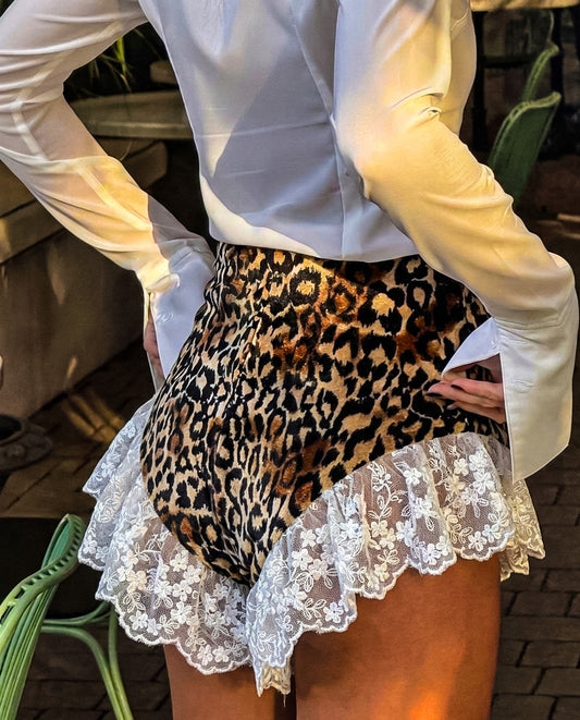 Dantel detaylı, leopar desen fit şort - melongeneCo