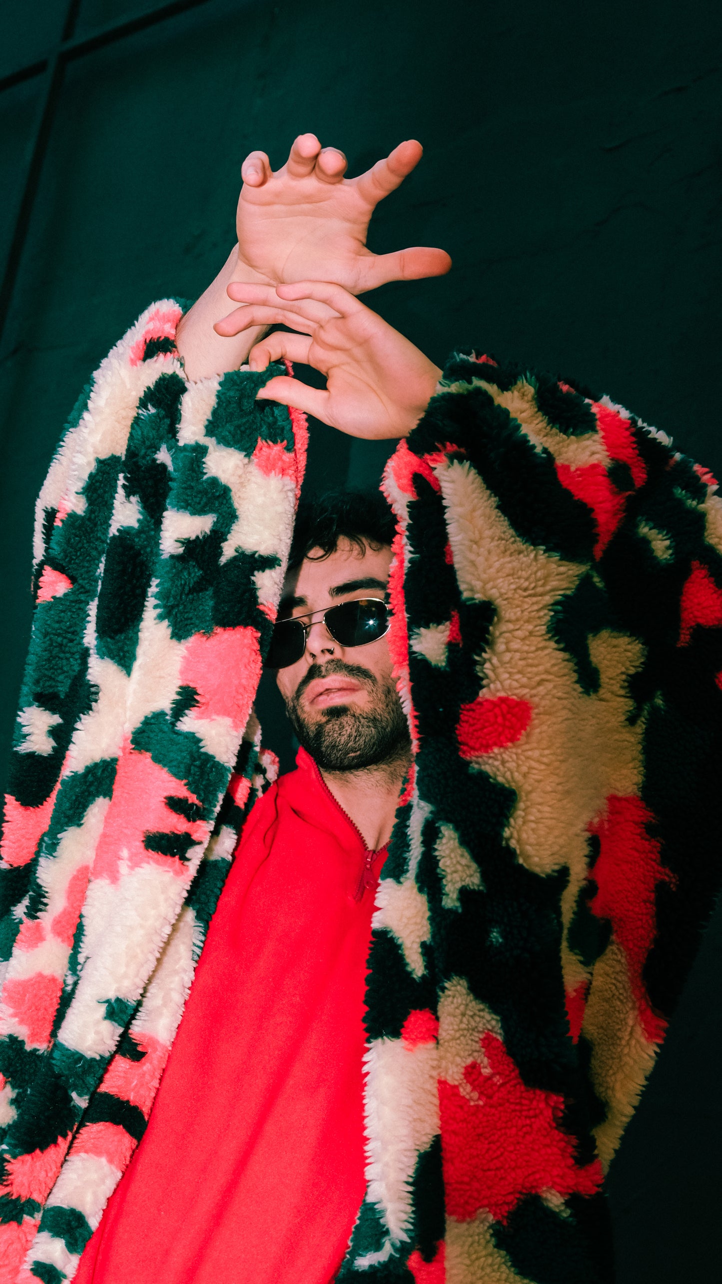 Kırmızı yara kol peluş sweatshirt