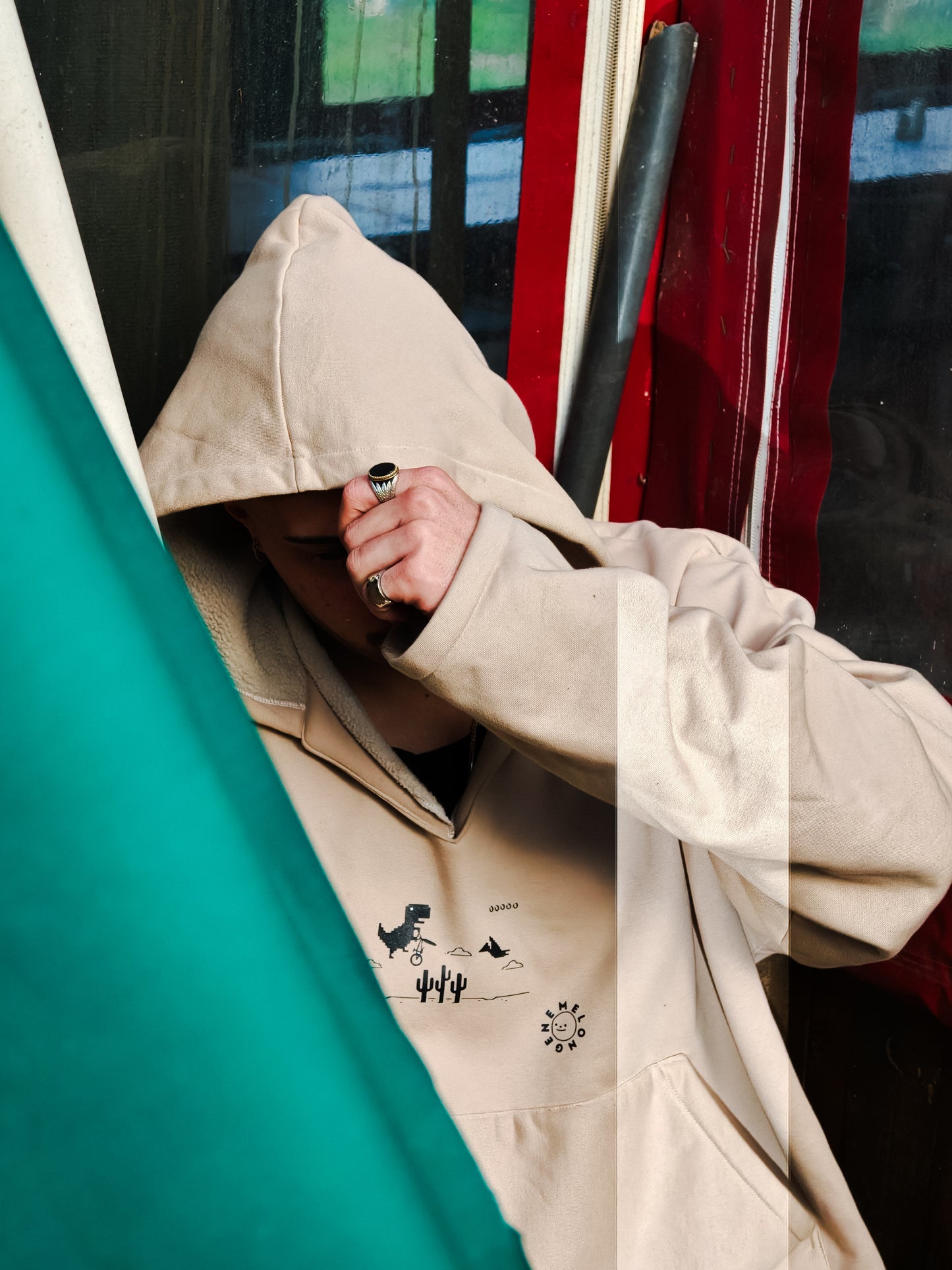 No internet dinasour Bej açık yakalı hoodie - melongeneCo